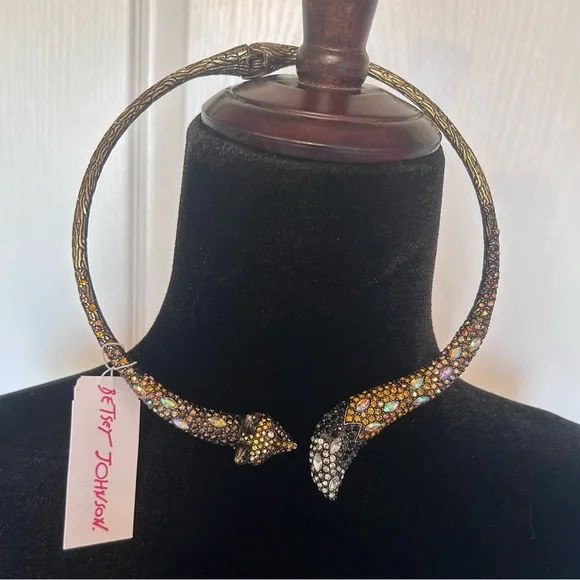 NWT Betsey Johnson Gold Tone Crystal Jewel Incrusted Fox Stole Choker Necklace - Picture 3 of 5